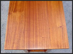 Image of the beautiful luminescent Mahogany wood grain of the top.